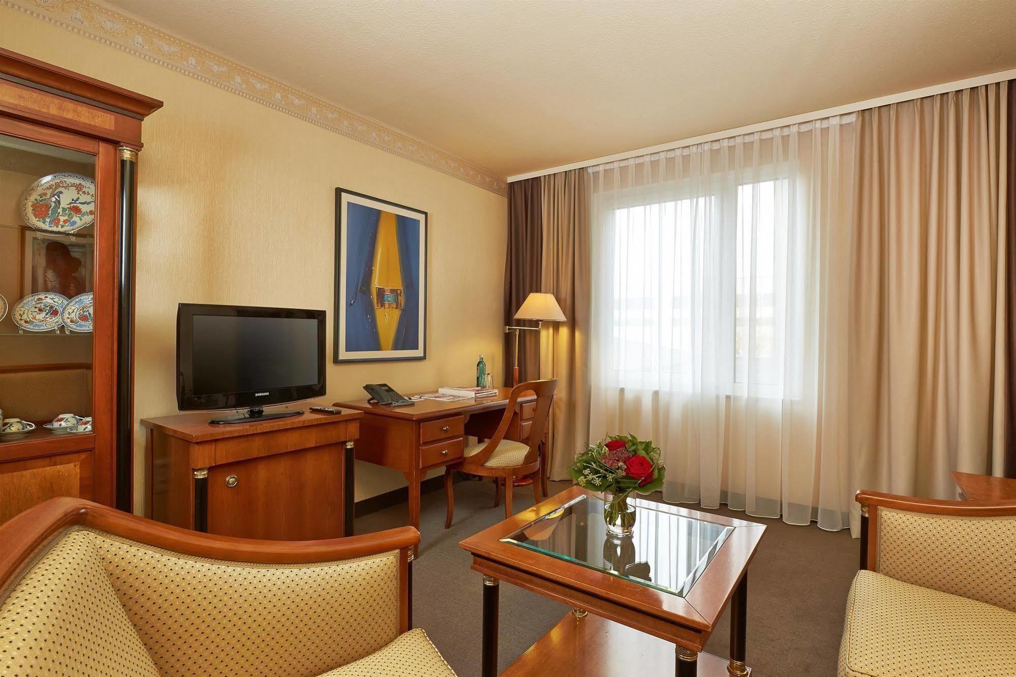 H+ Hotel Hannover Exterior photo